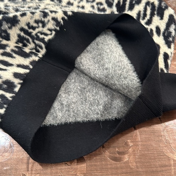 Dkny Women's Faux-Fur Animal-Print Crewneck Sweater - Picture 6 of 7